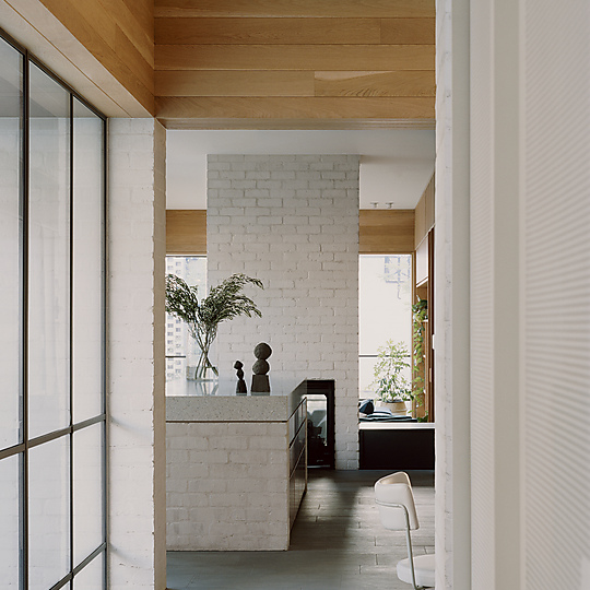 Interior photograph of 8 Yard House by Rory Gardiner