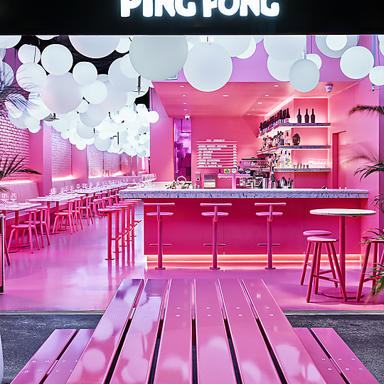 Interior photograph of PingPong Thai Restaurant by Florian Groehn