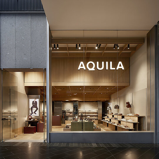 Interior photograph of Aquila, Highpoint by Tatjana Plitt